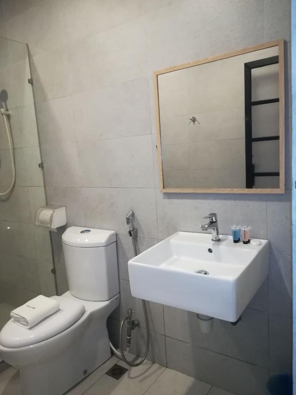The Daily Hotel Кота Кинабалу Екстериор снимка