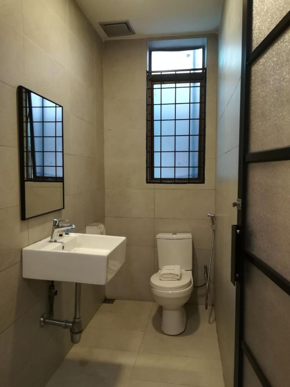 The Daily Hotel Кота Кинабалу Екстериор снимка