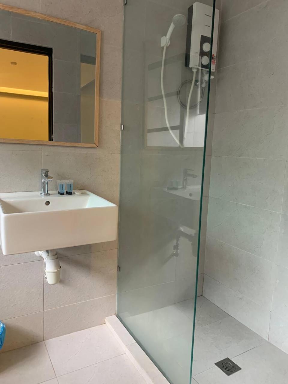 The Daily Hotel Кота Кинабалу Екстериор снимка