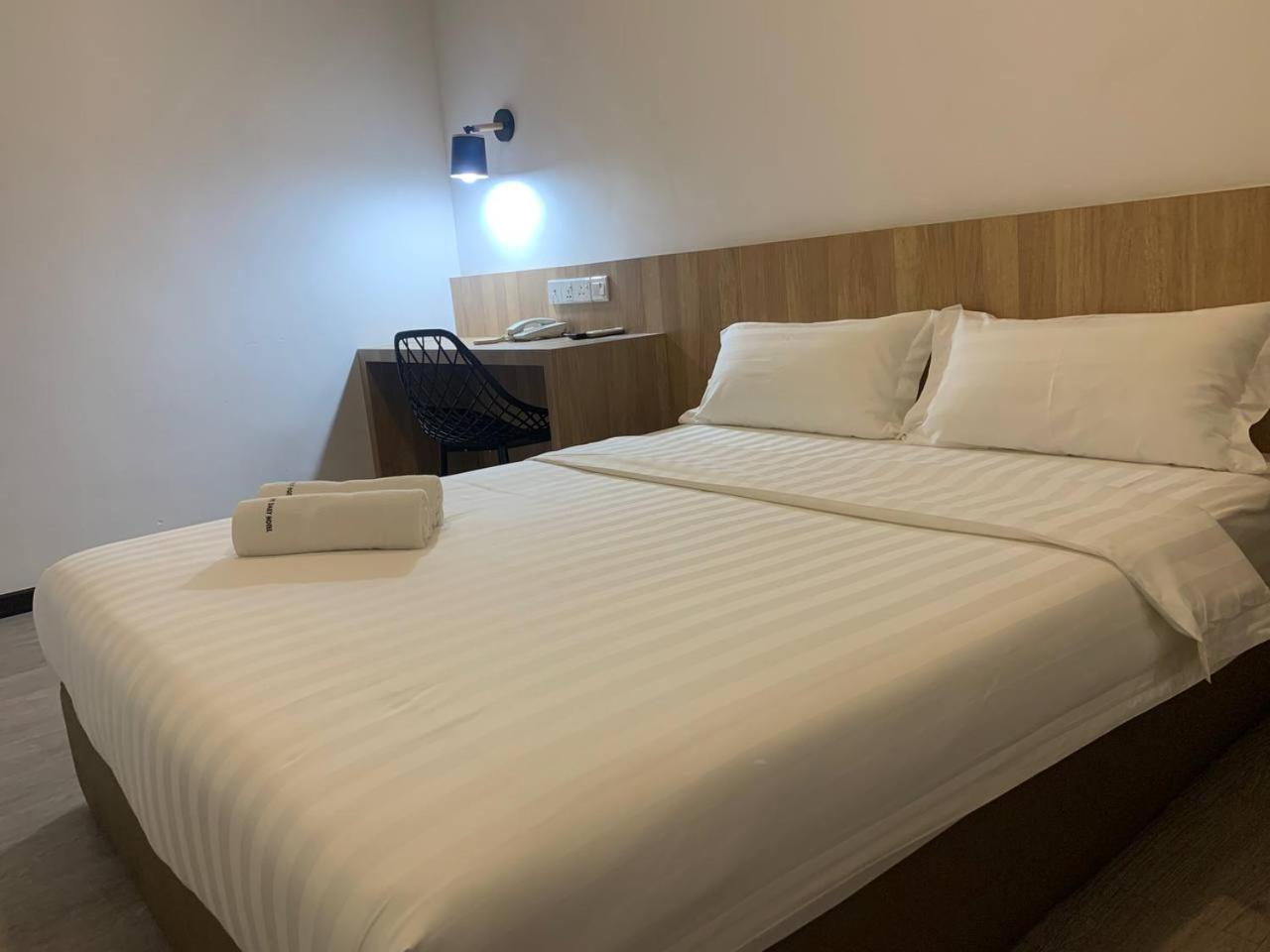 The Daily Hotel Кота Кинабалу Екстериор снимка