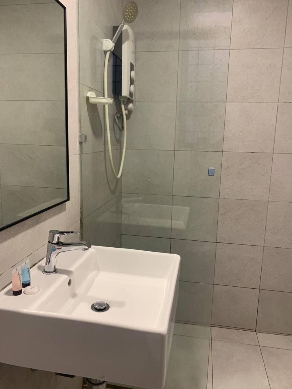 The Daily Hotel Кота Кинабалу Екстериор снимка
