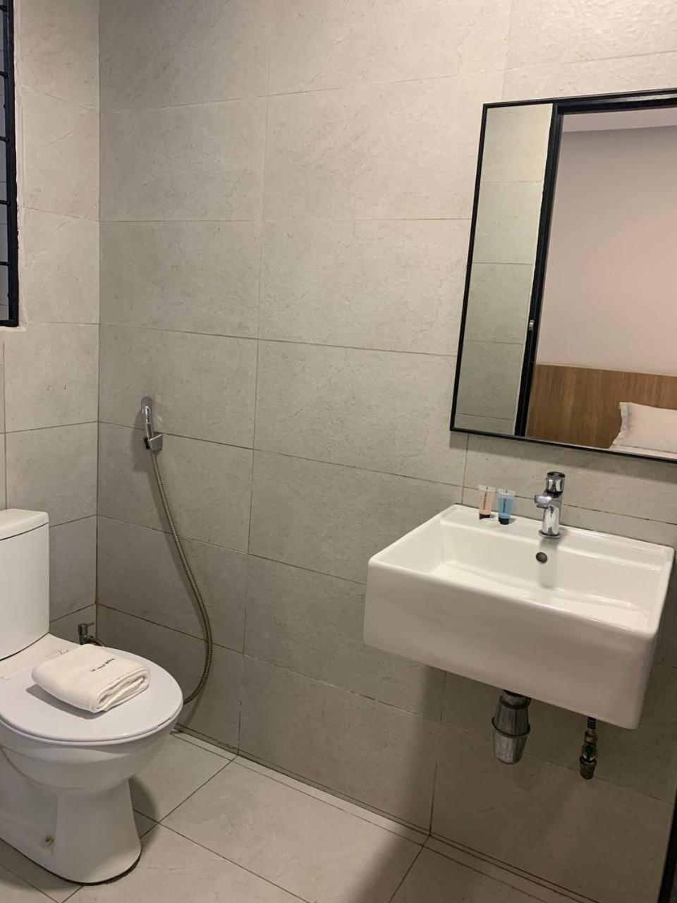 The Daily Hotel Кота Кинабалу Екстериор снимка