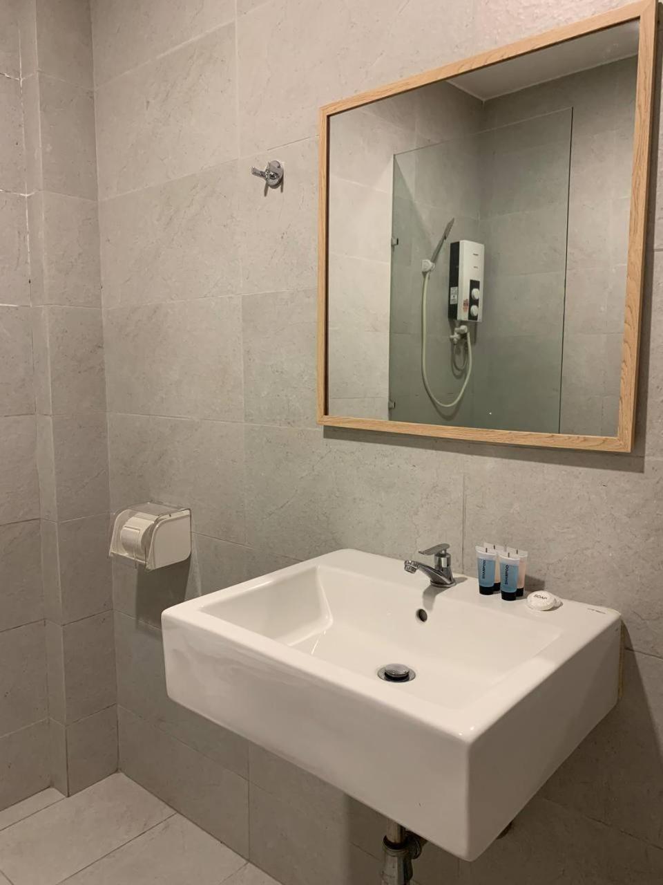The Daily Hotel Кота Кинабалу Екстериор снимка